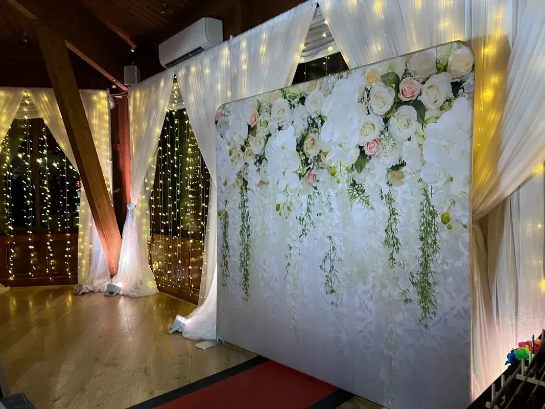 Retro Mirror photo booth setup blending into The Ravenswood wedding décor